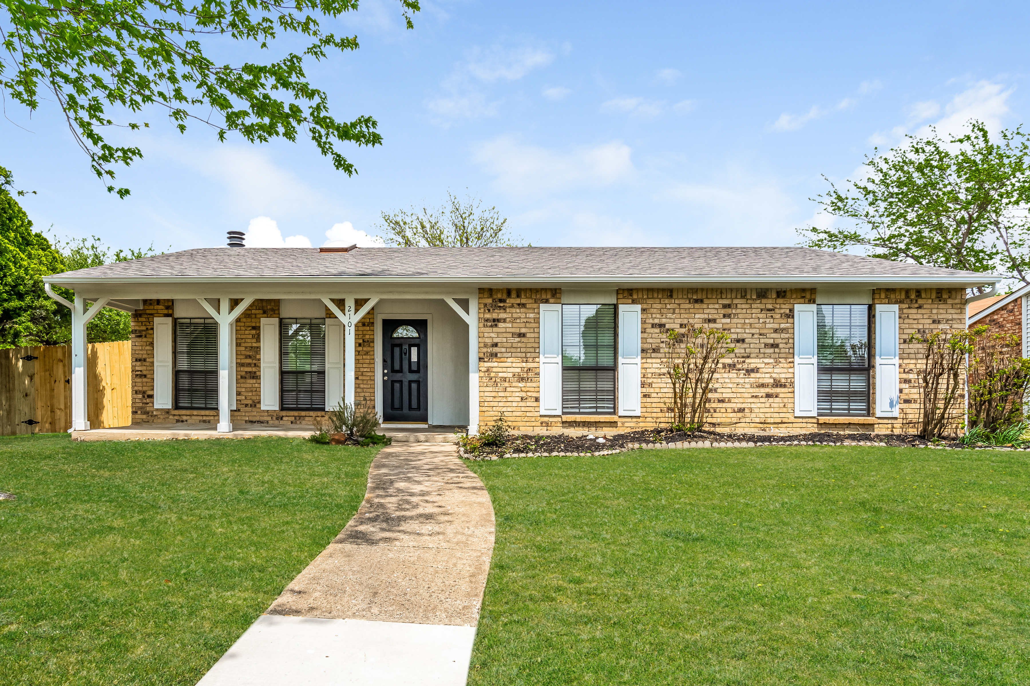 2101 CHATSWORTH RD CARROLLTON, TX 75007